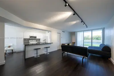 9787 NW 49th Ter #427, Doral: photo 1 of 17