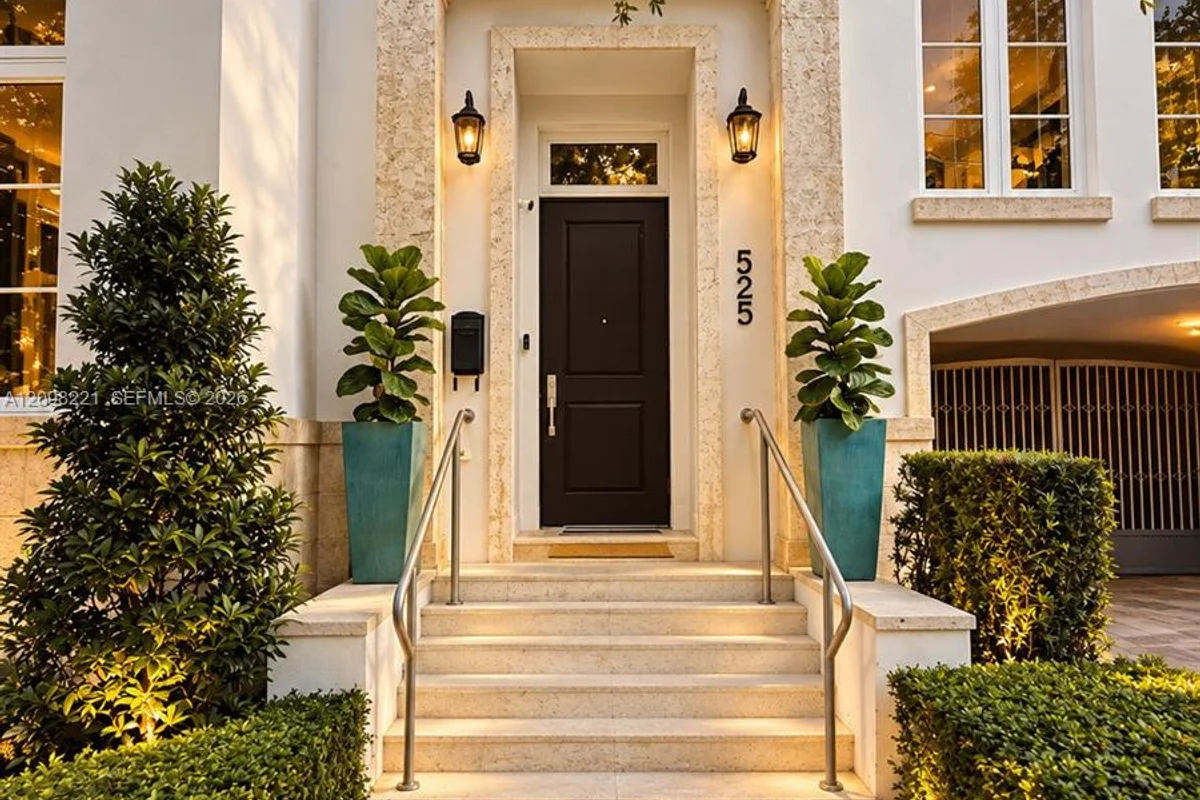 525 Anastasia Ave, Coral Gables: photo 1 of 10