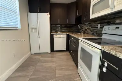 3948 NE 169th St #305, North Miami Beach: photo 1 of 21
