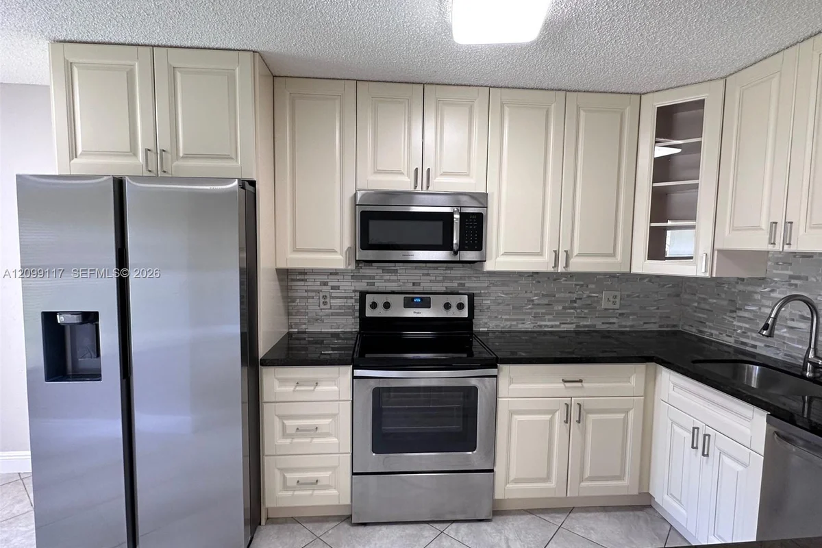 5515 Courtyard Dr, Margate: photo 1 of 24