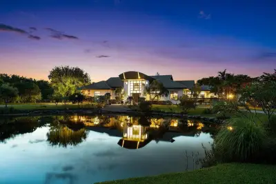 8549 Surrey Ln, Boca Raton: photo 1 of 101