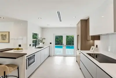 1990 NE 197th Ter, Miami: photo 1 of 35