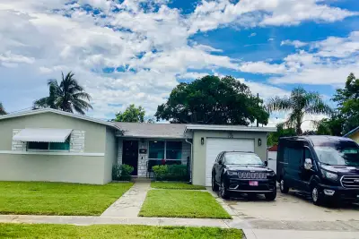 720 SW 69th Ave, Pembroke Pines: photo 1 of 28