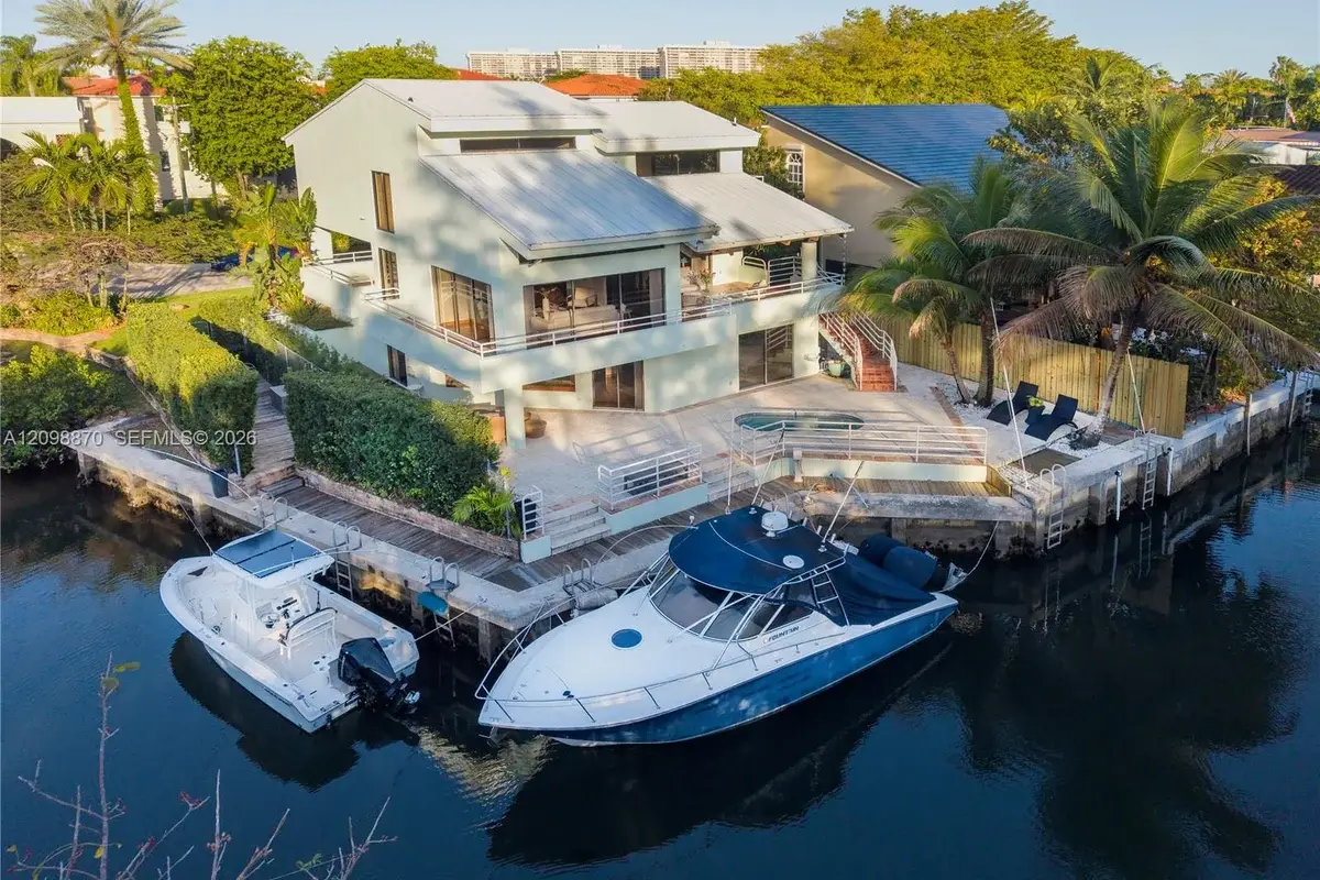 3520 Rockerman Rd, Miami: photo 1 of 67