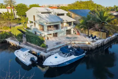 3520 Rockerman Rd, Miami: photo 1 of 67