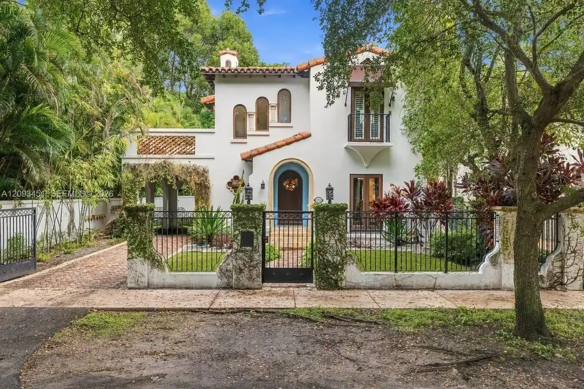 421 Sarto Ave, Coral Gables: photo 1 of 62