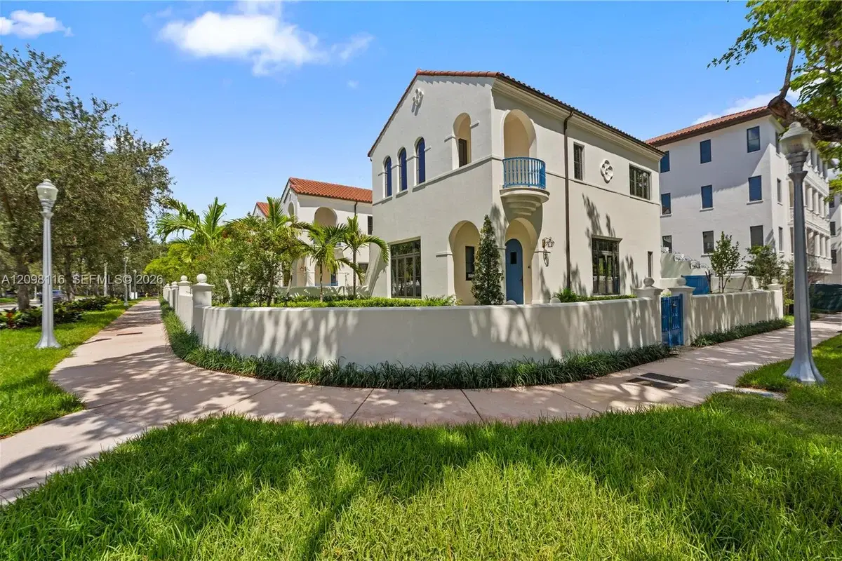 555 Santander Ave #V4, Coral Gables: photo 1 of 38