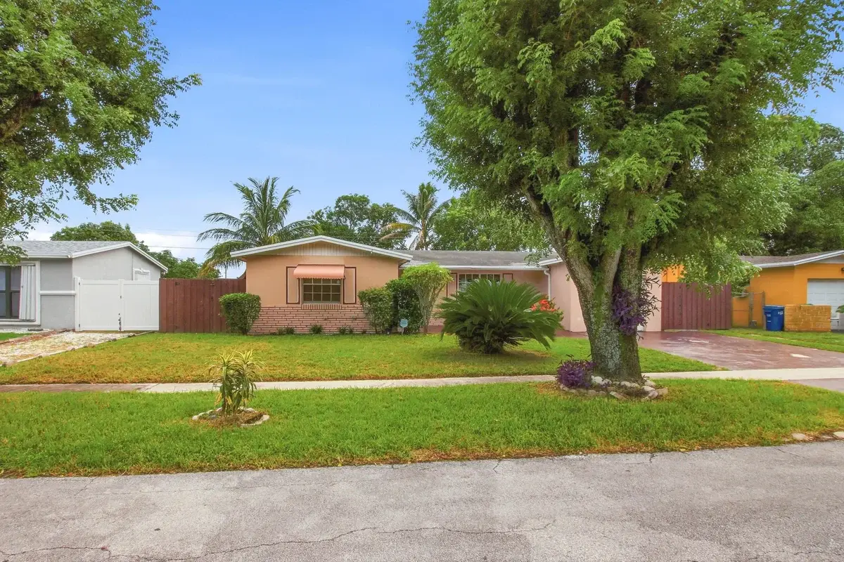4460 NW 24th St, Lauderhill: photo 1 of 35