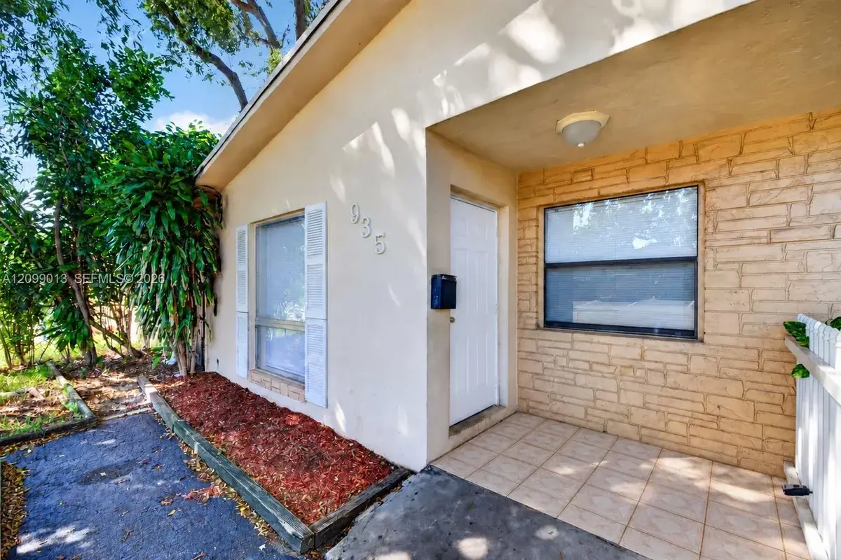 935 SW 16th St #2, Fort Lauderdale: photo 1 of 30