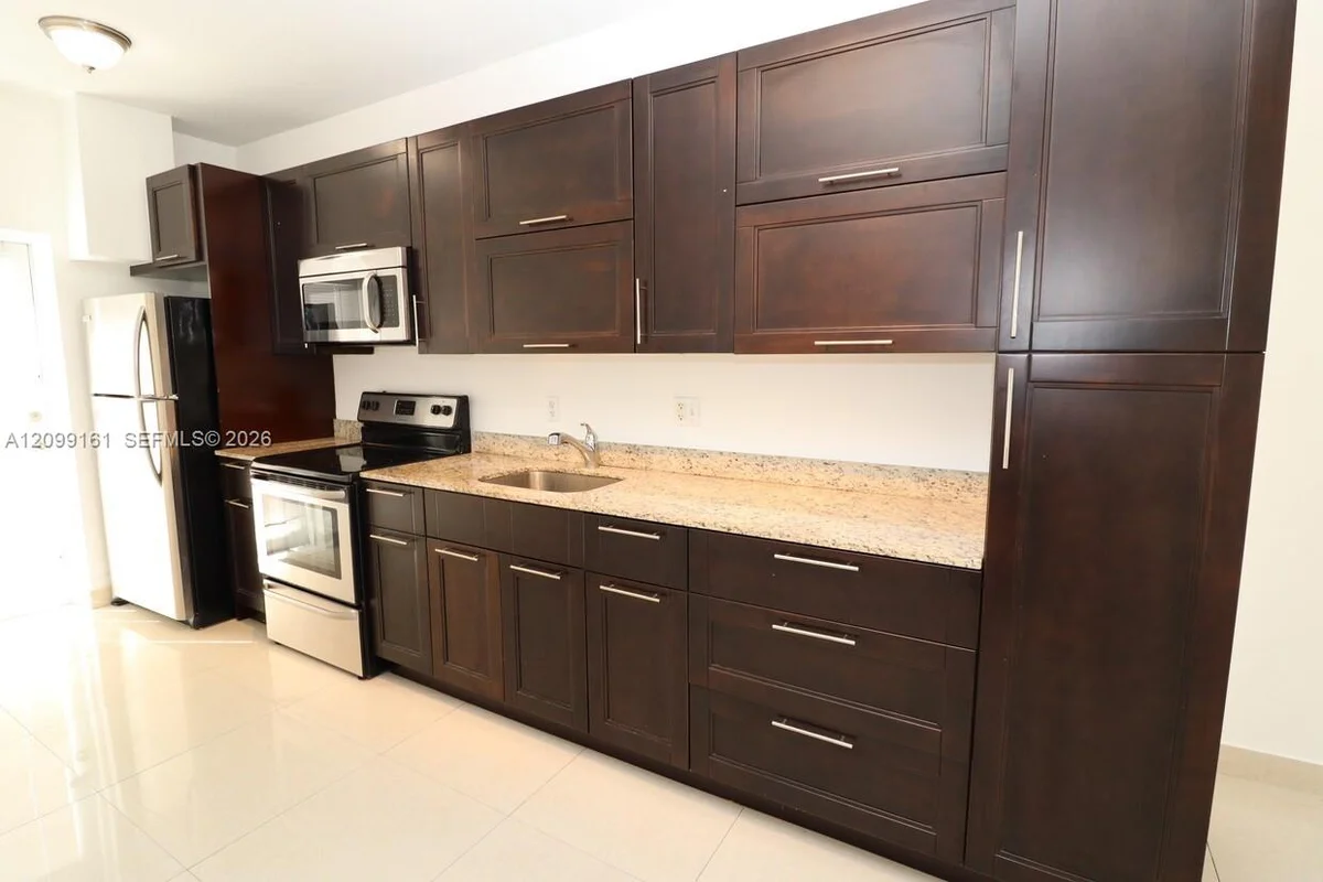 540 74th St #14, Miami Beach: photo 1 of 33
