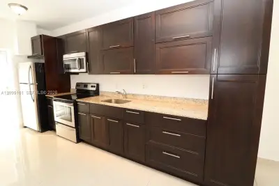 540 74th St #14, Miami Beach: photo 1 of 33