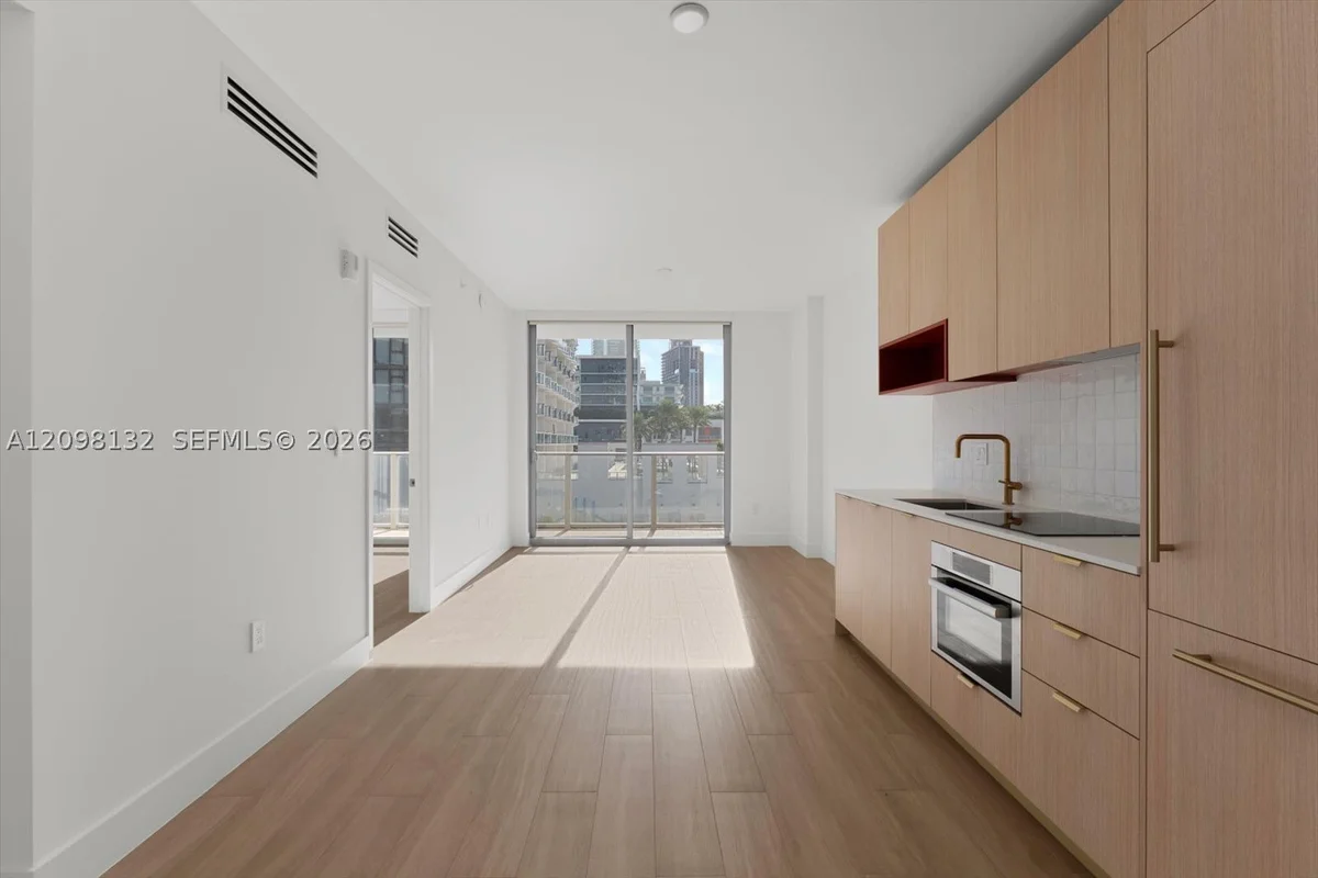 90 NE 32nd St #703, Miami: photo 1 of 19