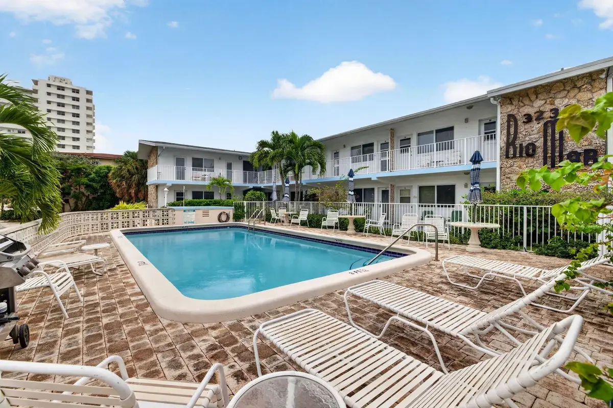3232 Canal Dr, Pompano Beach: photo 1 of 54