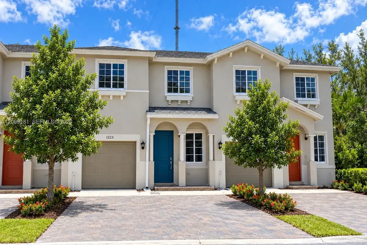 1223 NW 208th Ter, Miami Gardens: photo 1 of 10