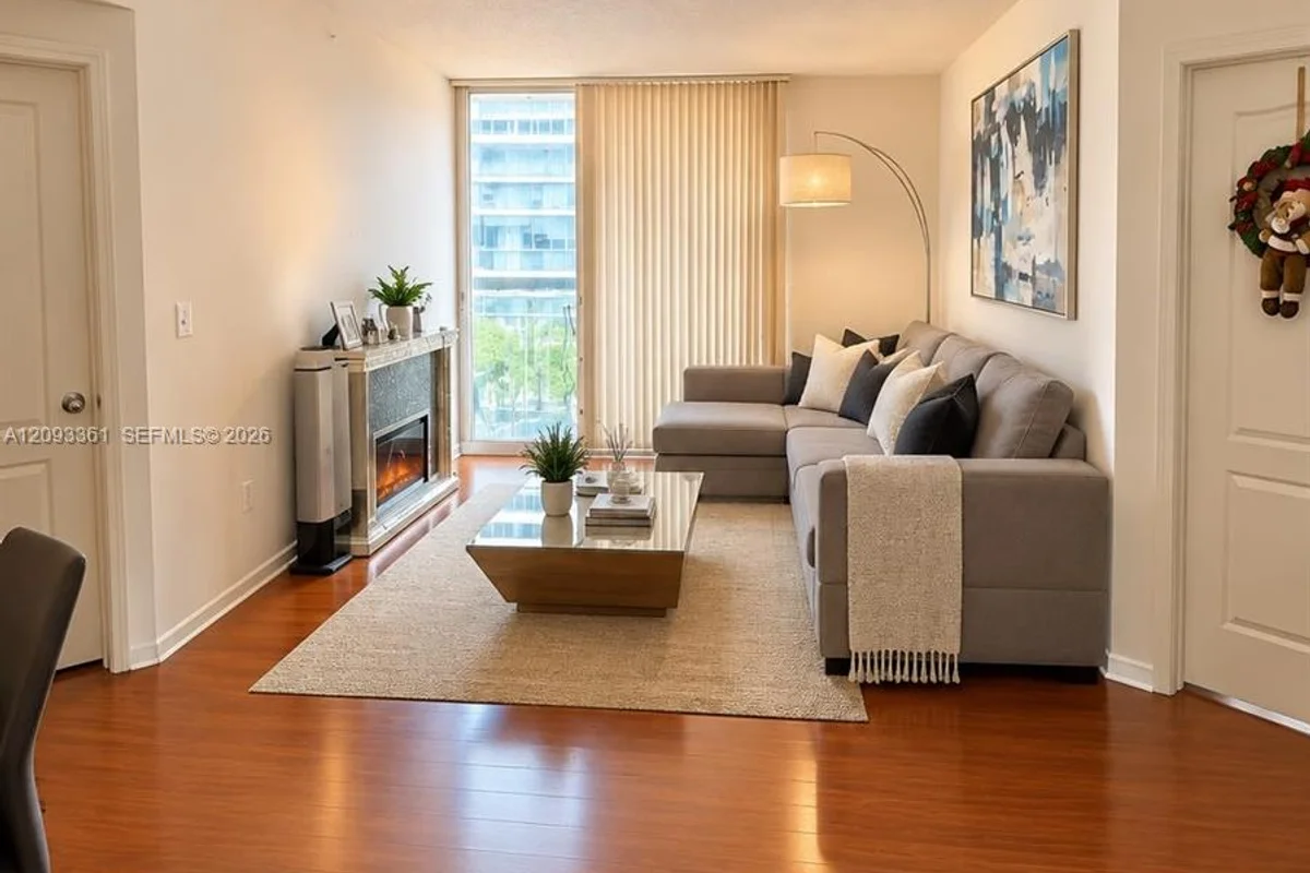 5085 NW 7th St #608, Miami: photo 1 of 24