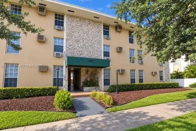 1400 S Douglas Rd #14, Coral Gables: photo 1 of 15