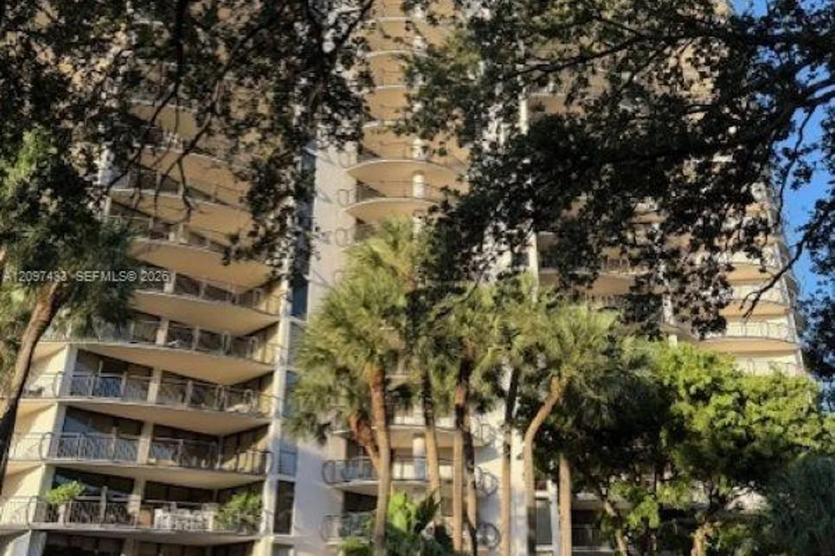 2843 S Bayshore Dr #5A, Miami: photo 1 of 6