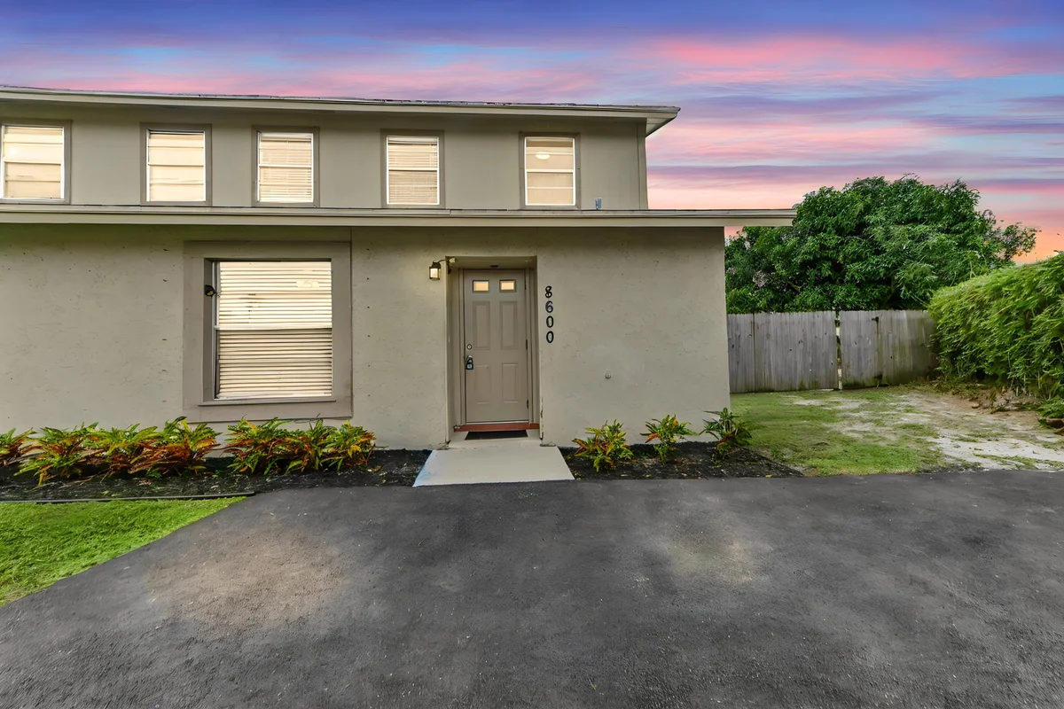 8600 Uranus Ter, West Palm Beach: photo 1 of 32