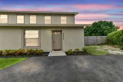 8600 Uranus Ter, West Palm Beach: photo 1 of 32
