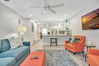1125 Stillwater Dr, Jupiter: photo 1 of 38