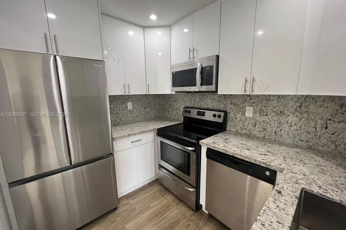 15350 SW 76th Ter #207, Miami: photo 1 of 19