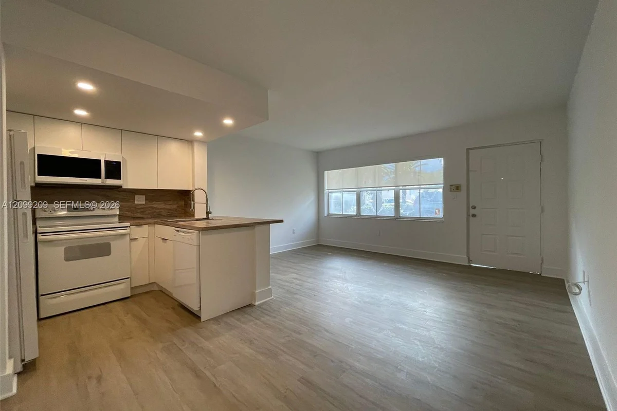 8660 NW 6th Ln #5-105, Miami: photo 1 of 17