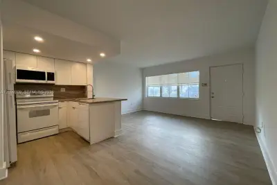 8660 NW 6th Ln #5-105, Miami: photo 1 of 17