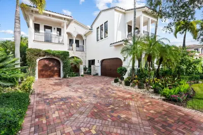 8242 Emerald Ave, Parkland: photo 1 of 59
