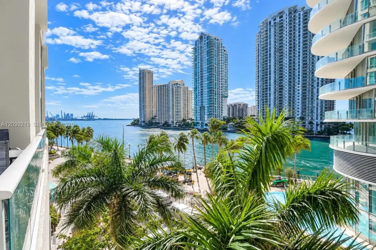 300 S Biscayne Blvd #L-406, Miami: photo 1 of 13