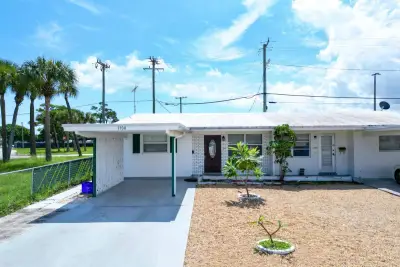 1300 Alho Dr, Lantana: photo 1 of 14