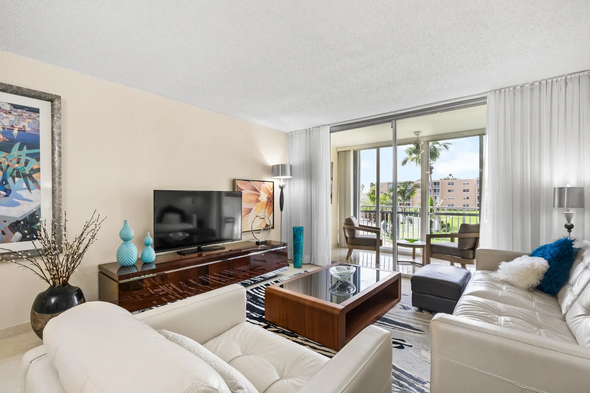 202 SE 10th St #205, Dania Beach: photo 1 of 23
