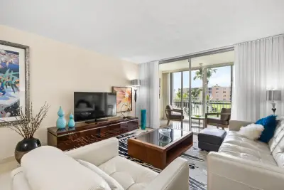 202 SE 10th St #205, Dania Beach: photo 1 of 23