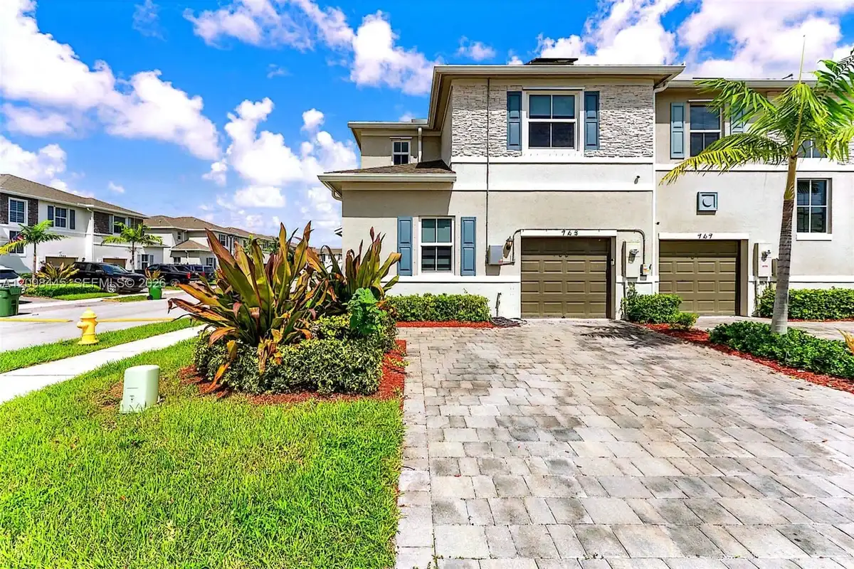 763 SE 18th St, Homestead: photo 1 of 26