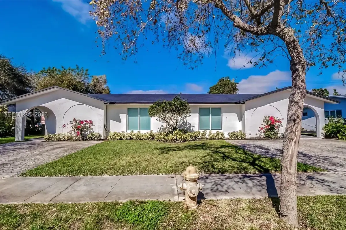 11690 SW 81st Rd, Pinecrest: photo 1 of 26