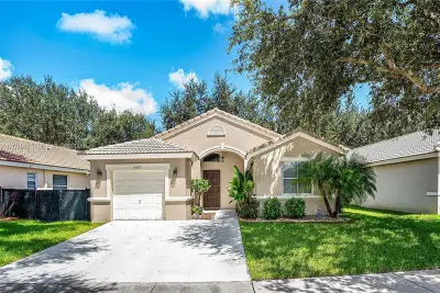 5437 NW 50th Ct, Coconut Creek: photo 1 of 59