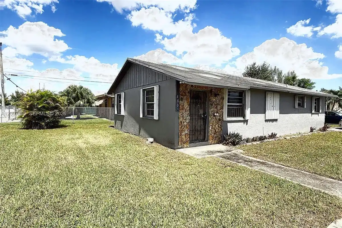 480 NW 14th St, Florida City: photo 1 of 11