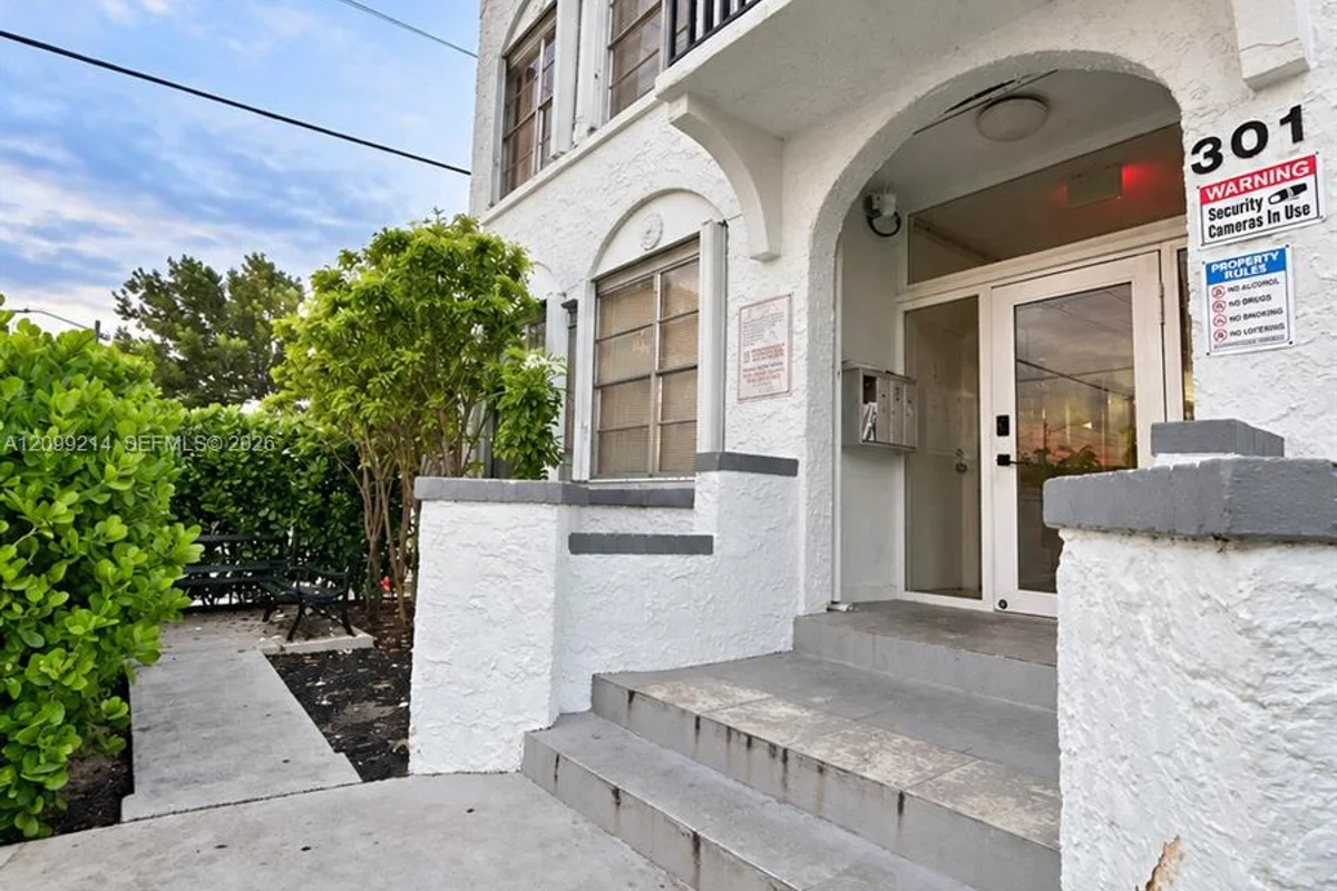 301 SW 10th Ave #4, Miami: photo 1 of 12