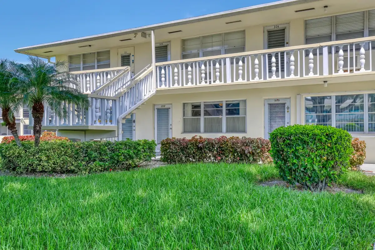 312 Camden N, West Palm Beach: photo 1 of 19