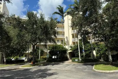 3500 Oaks Clubhouse Dr #204, Pompano Beach: photo 1 of 15