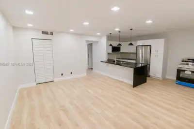 2100 Springdale Blvd #314, Palm Springs: photo 1 of 8
