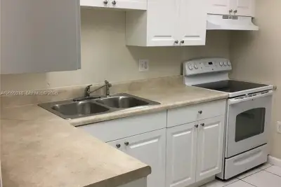 4170 Inverrary Dr #111, Lauderhill: photo 1 of 13