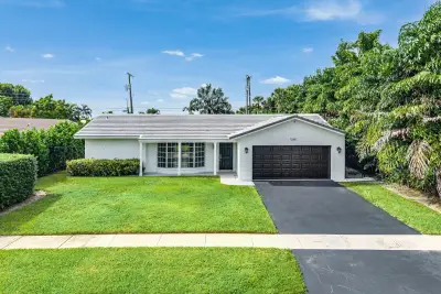 1368 SW 13th St, Boca Raton: photo 1 of 27