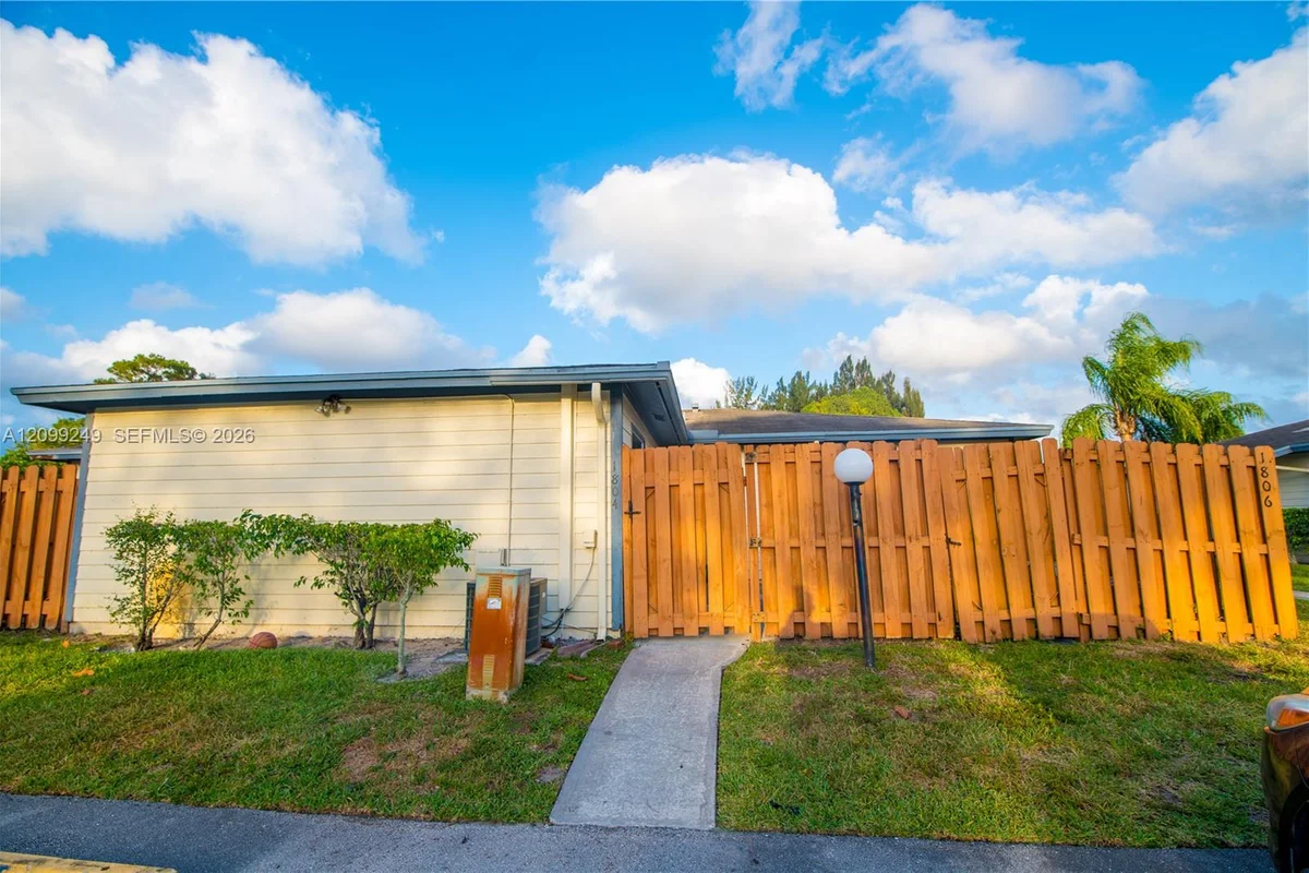 1804 My Pl, West Palm Beach: photo 1 of 14