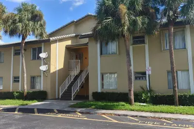 11585 NW 44th St, Coral Springs: photo 1 of 5