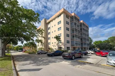 1830 Dixieanna St #605, Hollywood: photo 1 of 1