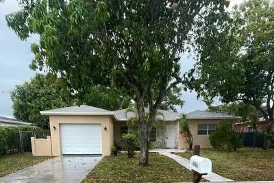 4986 SW 7th St, Margate: photo 1 of 31
