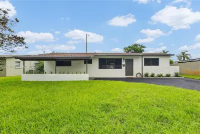 6371 SW 1st Ct, Pembroke Pines: photo 1 of 16