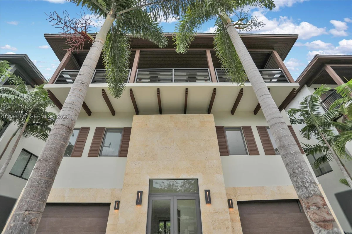 3550 W Glencoe St, Miami: photo 1 of 68