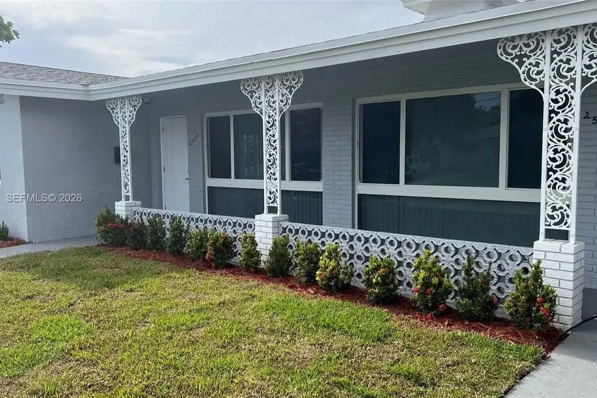 2561 NE 10th Ct, Pompano Beach: photo 1 of 17
