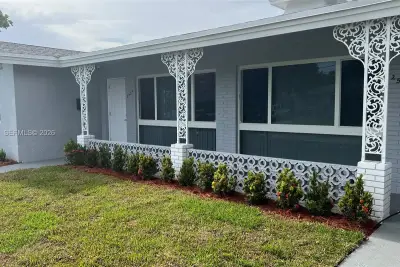 2561 NE 10th Ct, Pompano Beach: photo 1 of 17